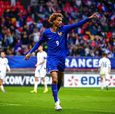 Maal69.me heard there was a fresh lady in town so made an