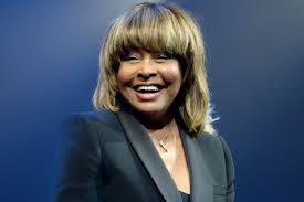 Tina turner (74) hat berichte über einen angeblichen schlaganfall zurückweisen lassen. Tina Turner Feiert Ihren 80 Geburtstag Als Die Queen Des Rock And Rolls