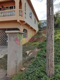 The house we are featuring today is perhaps one of the tidiest and cleanest when it comes to the design and layout. 3 Bedroom 3 Bath House Split Level Nice For Sale In Old Harbour Glades St Catherine Houses