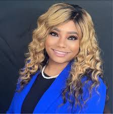 Julie Eck's Instagram, Twitter & Facebook