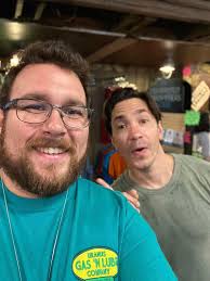 Actor Justin Long poked his head into Uranus today ❤️ He is traveling the  US to raise awareness