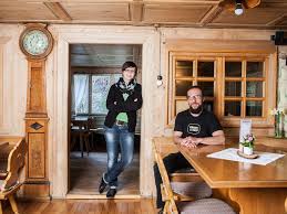 Vollblut-Wirt nimmt den Hut