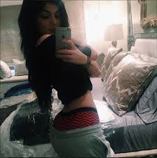 Celebrity Bedroom Selfie Panosundaki Pin