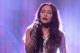 Lauren Daigle Doesn't Want to 'miss the heart of God' by Rejecting Secular  Stage
