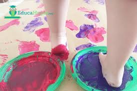 La fase de la motricidad gruesa se da en diferentes etapas del crecimiento y todas son esenciales, pero la etapa del 1 a los 5 años se destaca. 5 Juegos Para Desarrollar La Motricidad Gruesa En Ninos De 2 4 Anos