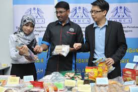 .eksekutif finas telah menerima kunjungan dari persatuan pengguna siber malaysia (mcca) siraj jalil, presiden persatuan mcca dan ybhg. Fomca
