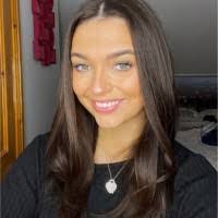 Leila Hogan's Instagram, Twitter & Facebook