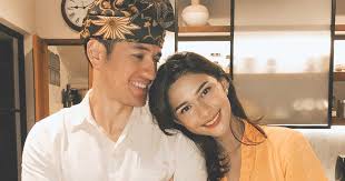 Kemesraan rey mbayang dan dinda hauw saling gombal pake lagu mp3 duration 2:17 size 5.23 mb / dinda rey ku 12. Rencana Masa Tua Nana Mirdad Dan Andrew White Ini Syahdu Banget
