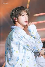 Enam bulan sebelum debut mereka, mereka mulai menarik perhatian di berbagai situs media sosial, dan juga cover lagu di youtube dan soundcloud. Bts Jin He Looks Like 21 Years Old He S Still Facebook