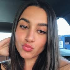 Lauren Merrick's Instagram, Twitter & Facebook