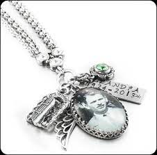 Photo Memory Necklace Personalized And Custom Picture Etsy Personalized Memorial Jewelry Remembrance Necklaces Memorial Jewelry
