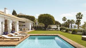 Il porto è uno dei porti più trafficati del mar mediterraneo, con un volume commerciale di oltre 428.623 teu e 642.529 passeggeri nel 2008. Puente Romano Marbella Atol Protected Holidays From Travelbeam