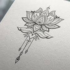 Bellissimo fiore viola sul retro di questa ragazza. Tatuaggio Fiore Di Loto Disegnato Su Un Foglio Decorato Con Tanti Ornamenti Tatuajes Mandalas Tatuaje Mandala En El Brazo Tatuaje De Mandala De Loto