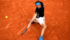 Djokovic słynie z poczucia humoru i takich akcji.to po prostu pozytywny gostek któremu pieniądze i sława nie przewróciły w głowie. French Open Regen Uber Paris Zverev Match Gegen Djokovic Erst Am Donnerstag