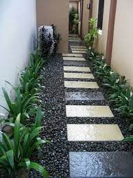Pada gambar pertama ini, taman yang dibuat hanyalah sepetak kecil yang terletak di sudut depan rumah. Contoh Desain Taman Belakang Rumah Minimalis Yang Elegan