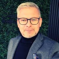 30+ Profile mit dem Suchbegriff „Frank Leder“