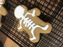 Royal icing recipe without meringue powder / by using pasteurized eggs, you can safely make egg white. Simple White Royal Icing For Decorating Cookies Erin Brighton