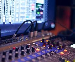 Download latest bollywood movie songs mp3 latest bollywood songs top song for free. 10 Best Bollywood Music Streaming Services Free Hindi Songs Thokalath Com