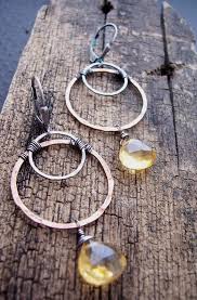 Citrine Earrings Mixed Metals Hoop Earrings By Dnajewelrydesigns Avec Images Idees De Bijoux Bijoux Pierre Naturelle Bijoux