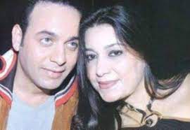 .في الدبر وأنا طبعا أرفض وبشدة وتستمر الحياة بشكل بارد وعديم المعني ولا يوجد بيننا أي حوار أو أي فعاليات من المفترض أن تكون بين المرء وزوجته وما يحزنني رغبتي بأن ينشأ. Ø¨Ø¹Ø¯ Ø²ÙˆØ§Ø¬ 20 Ø¹Ø§Ù…Ø§ Ù…ØµØ·ÙÙ‰ Ù‚Ù…Ø± ÙŠÙ†ÙØµÙ„ Ø¹Ù† Ø£Ù… ÙˆÙ„Ø¯ÙŠÙ‡ Ø§Ù„Ù†Ù‡Ø§Ø±