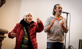 Esther bejarano mit ihren kindern und microphone mafia von dem album „per la vita avanti populo esther bejarano die beeindruckende esther bejarano, 93 jahre jung mit microphone mafia auf dem uz pressefest 2018 in dortmund. Konzert Esther Bejarano Mut Machen Steele Bleibt Bunt