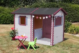 Selon sa surface, elle se transformera aussi en abri l'hiver ou quand le mauvais temps est là pour que vous puissiez y ranger du mobilier de jardin, des vélos, ou d'autres outils de jardinage peu. Cabane Pour Enfants Leroy Merlin