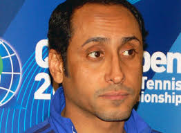 وأشار الجابر إلى أن النصر والفريق البيروزي لم يقدموا مباراة تليق بنصف النهائي بعد 4 تغييرات فقط. Ø³Ø§Ù…ÙŠ Ø§Ù„Ø¬Ø§Ø¨Ø± Ù… Ø³Ø§Ø¹Ø¯Ø§ Ù„Ù…Ø¯Ø±Ø¨ Ø£ÙˆÙƒØ³ÙŠØ± Ø§Ù„ÙØ±Ù†Ø³ÙŠ