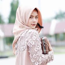 Hasil gambar untuk style hijab wisuda