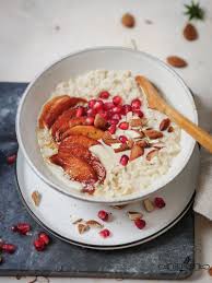 Vollkorn Reis Porridge Mit Karamellisierten Apfeln Und Mandeln Glutenfrei Und Vegan Rezept Lebensmittel Essen Leckere Fruhstucksideen Porridge