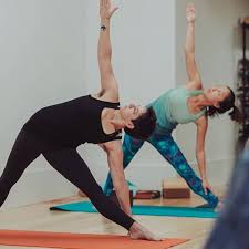 Utthita Trikonasana Extended Triangle Pose Wonderful For Stretching And Strengthening Thighs Knees And Ankles Did You Know Poses Triangle Pose Yoga Center