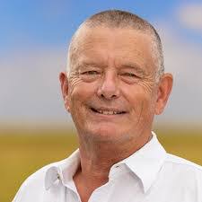 Peter Hood's Instagram, Twitter & Facebook