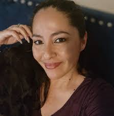 Ginger Hinton's Instagram, Twitter & Facebook