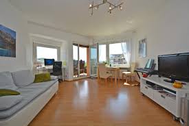 Alles über den immobilienmarkt, entwicklung der immobilienpreise & wohnumfeld. Helle 2 Zimmer Wohnung Nahe Bosch Porsche Zuffenhausen Mit Tollem Ausblick Balkon Direkt An U Bahn U7 Station Schozacher Strasse Vor Der Haustur Wohnung In Stuttgart Rot