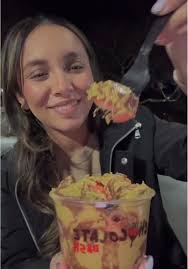 Strawberry Cover Dubai Chocolate San