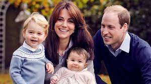 Herzogin kate, 37, soll eine bis dato enge vertraute aus ihrem freundeskreis geworfen haben, weil william, 37, angeblich zu sehr von der dame geschwärmt hat. Royals Prinz George Geht In Den Montessori Kindergarten Welt