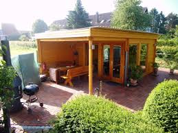Baurecht osterreich abstandsvorschriften fur s gartenhaus. Rustikales Und Modernes Flachdach Gartenhaus Mit Grossem Grillplatz Die Uberdachte Terrasse Ist Der Perfe Grillplatz Im Garten Flachdach Gartenhaus Gartenhaus