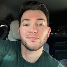 Sydney Slade (@snflwrprncs)