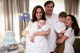 Houve uma teleconferência recente entre guedes, maia e alcolumbre. O Mago Das Financas Como Maia Sobrevive De Maneira Abastada Apenas Com O Salario De Deputado