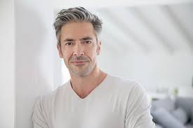 Je viens ici à la recherche d'une femme sérieuse pour une relation durable dans le temps. Cheveux Gris Chez L Homme Entretien Couleur Et Coiffures