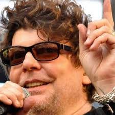 Branco Mello se afasta dos Titãs para tratar tumor na laringe