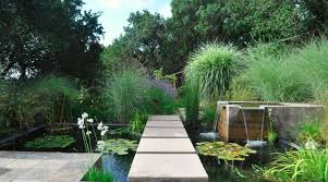 Passez de bons moments autour d'un bassin avec vos amis ou votre famille pour créer des instants inoubliables ! Bassin De Jardin 8 Idees Pour Creer Un Bassin Aquatique Contemporain