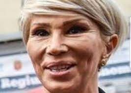 07:00 tombolă cu telefoane mobile şi pantofi de sport pentru a încuraja vaccinarea în cehia. CeauÈ™easca Raluca Turcan È™i Ochii Ei Maroniu BÄƒlÈ›aÈ›i Stiri Iasi Anchete Investigatii Interviuri Si Satira Politica