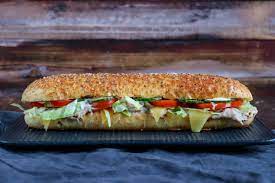 For subway's subway tuna sandwich, you'll need mayo, tuna, tomato, lettuce, pickle, onion one of the most famous sandwiches at subway is their tuna sandwich. Baguettes A La Subway