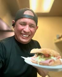 Sencillo pan francés con mortadela, pico gallo y lechuga con mis panas de  @cazadores_mexican_restaurant mesclabdi a diario sabires y fusiones este  sándwich con un latte vainilla o caramelo @cafeconbracamonte.usa la  combinación perfecta