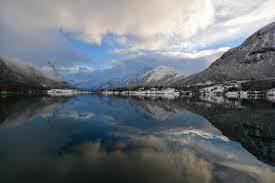 Vestlandet har en svært varierende natur, fra høyfjellsområdene som hever seg mot øst, og senker seg mot fjorder og øyer langs kysten. Hintergrundbilder Landschaft Berge Meer See Wasser Natur Betrachtung Schnee Norwegen Morgen Fjord Wildnis Alpen Wolke Berg Wetter Reservoir Norge Hochland Fjell Sunnm Re Sykkylven Sunnm Rsalpene Sunnm Rsalpane Martinystenes