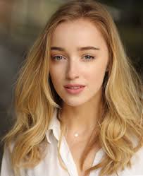 Phoebe dynevor is to lead sky original movie the colour room alongside matthew goode, marking her first major role since bridgerton. File Phoebe Dynevor Jpg Wikipedia
