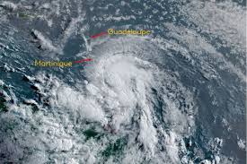 Elsa, qui devrait ensuite se diriger vers la floride, était devenu vendredi le premier ouragan de la saison dans l'atlantique, quand il avait été classé de catégorie un (sur cinq) sur l. H3rvlxe W83bhm