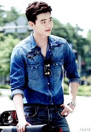 Sinopsis cari aku di syurga. 005zcskogw1f8yyyu6y3vg30au0fk1ky Gif 390 560 Celebridades Coreanas Lee Jong Suk Atores Coreanos