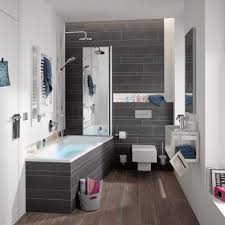 Raumsparwanne Mit Dusche Im Bad Von Mauersberger Badewanne Mit Dusche Badezimmerrenovierung Badewanne
