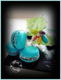 Macarons Ganache Arome Curacao Sans Alcool Chocolat Au Lait Et Coco Nicole Passions Chocolat Au Lait Curacao Macaron